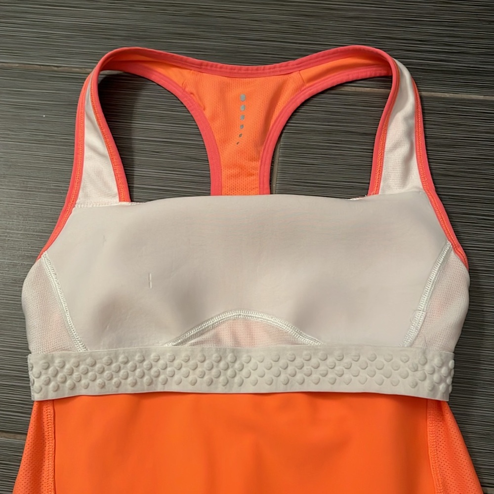 The North Face Women’s Orange Vapor Wick Tank Top Sz Medium Shelf Bra Venting - Picture 8 of 8
